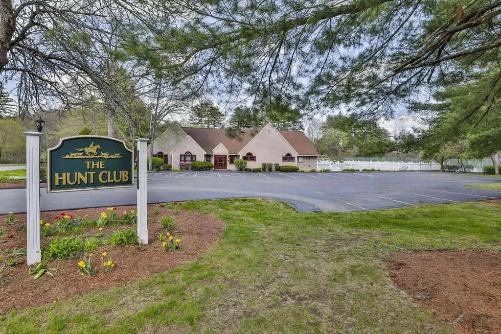 6 Mayfair Lane Nashua NH 03063