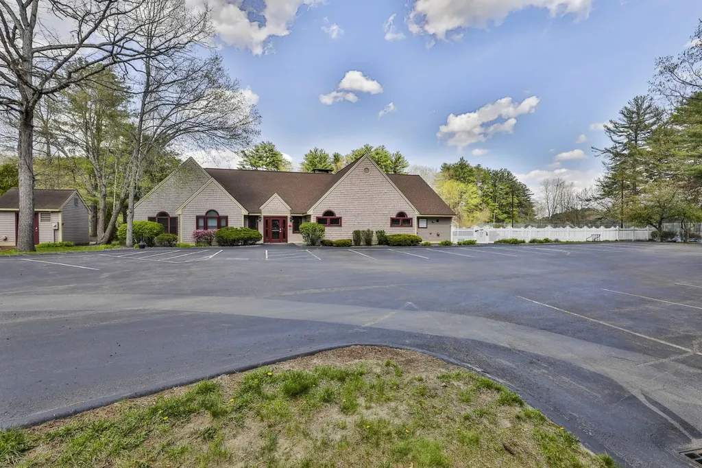 6 Mayfair Lane Nashua NH 03063