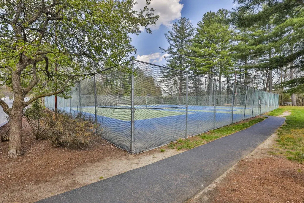 6 Mayfair Lane Nashua NH 03063