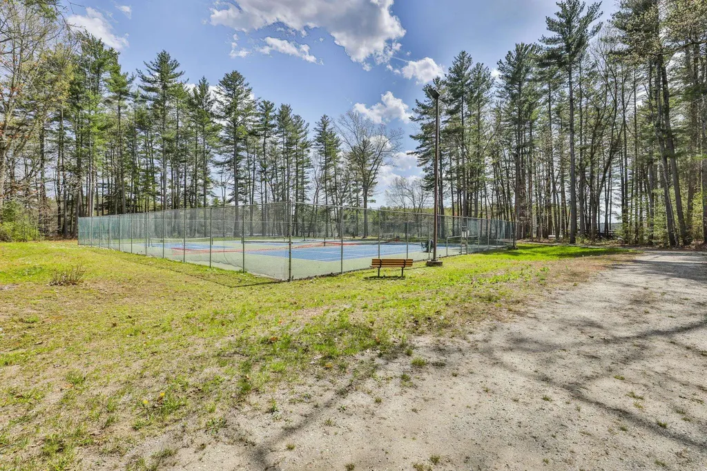 6 Mayfair Lane Nashua NH 03063