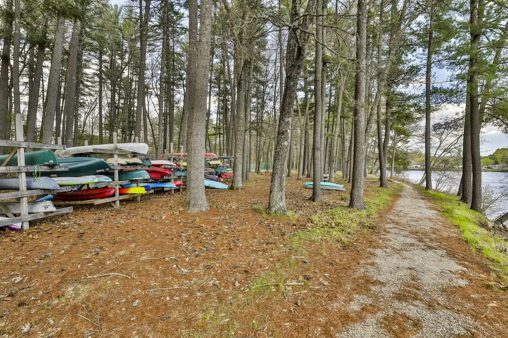 6 Mayfair Lane Nashua NH 03063