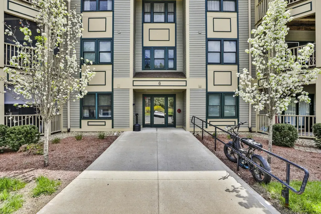 6 Mayfair Lane Nashua NH 03063