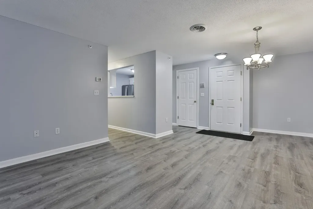 6 Mayfair Lane Nashua NH 03063