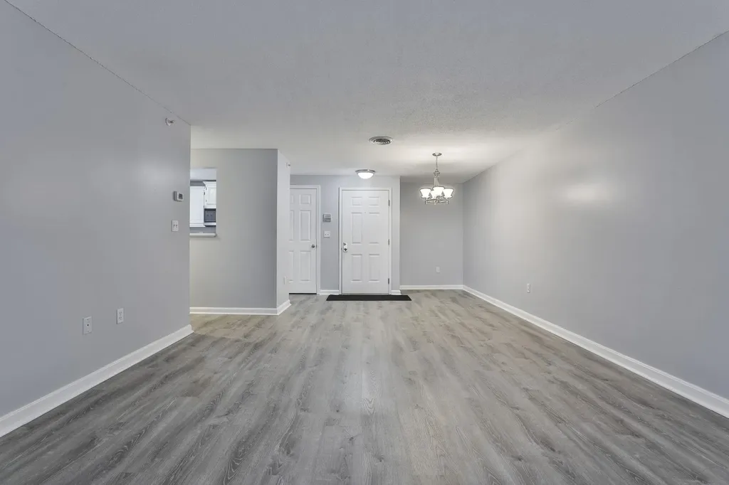 6 Mayfair Lane Nashua NH 03063