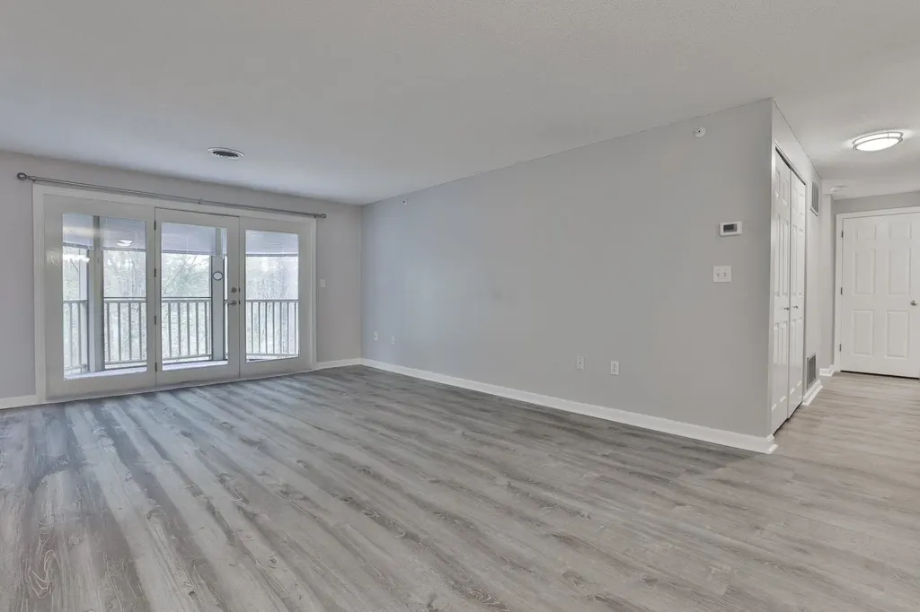 6 Mayfair Lane Nashua NH 03063