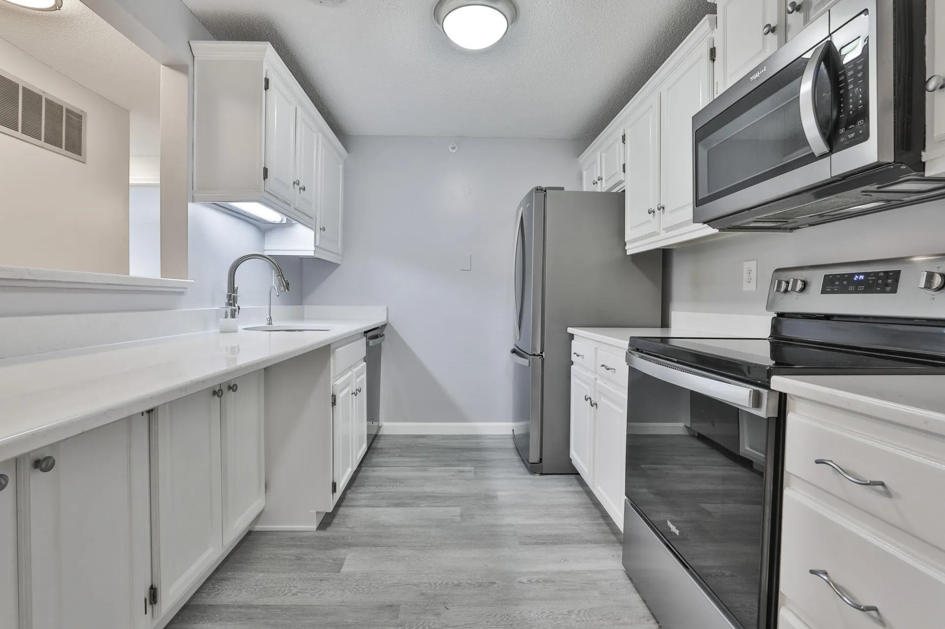 6 Mayfair Lane Nashua NH 03063