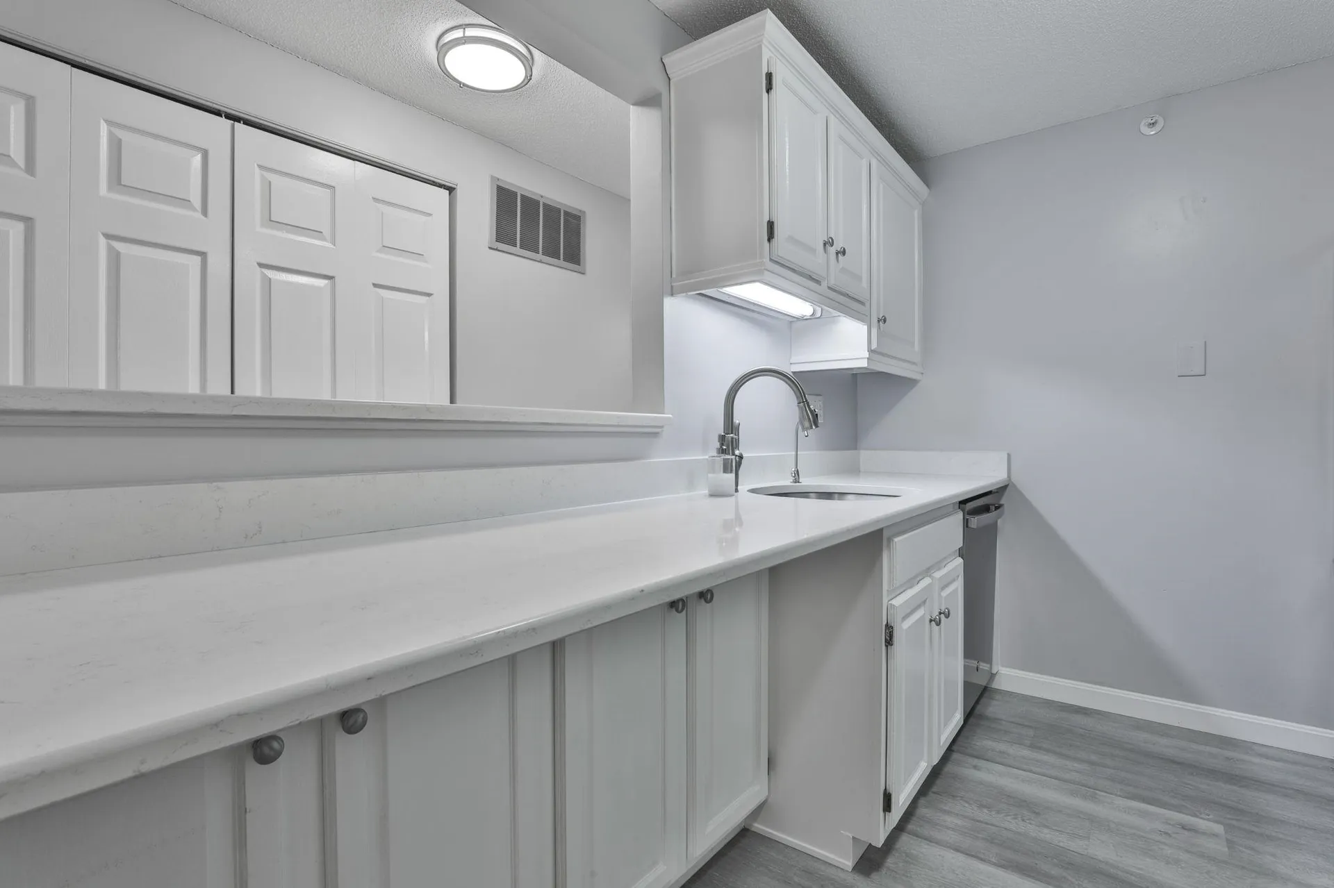6 Mayfair Lane Nashua NH 03063