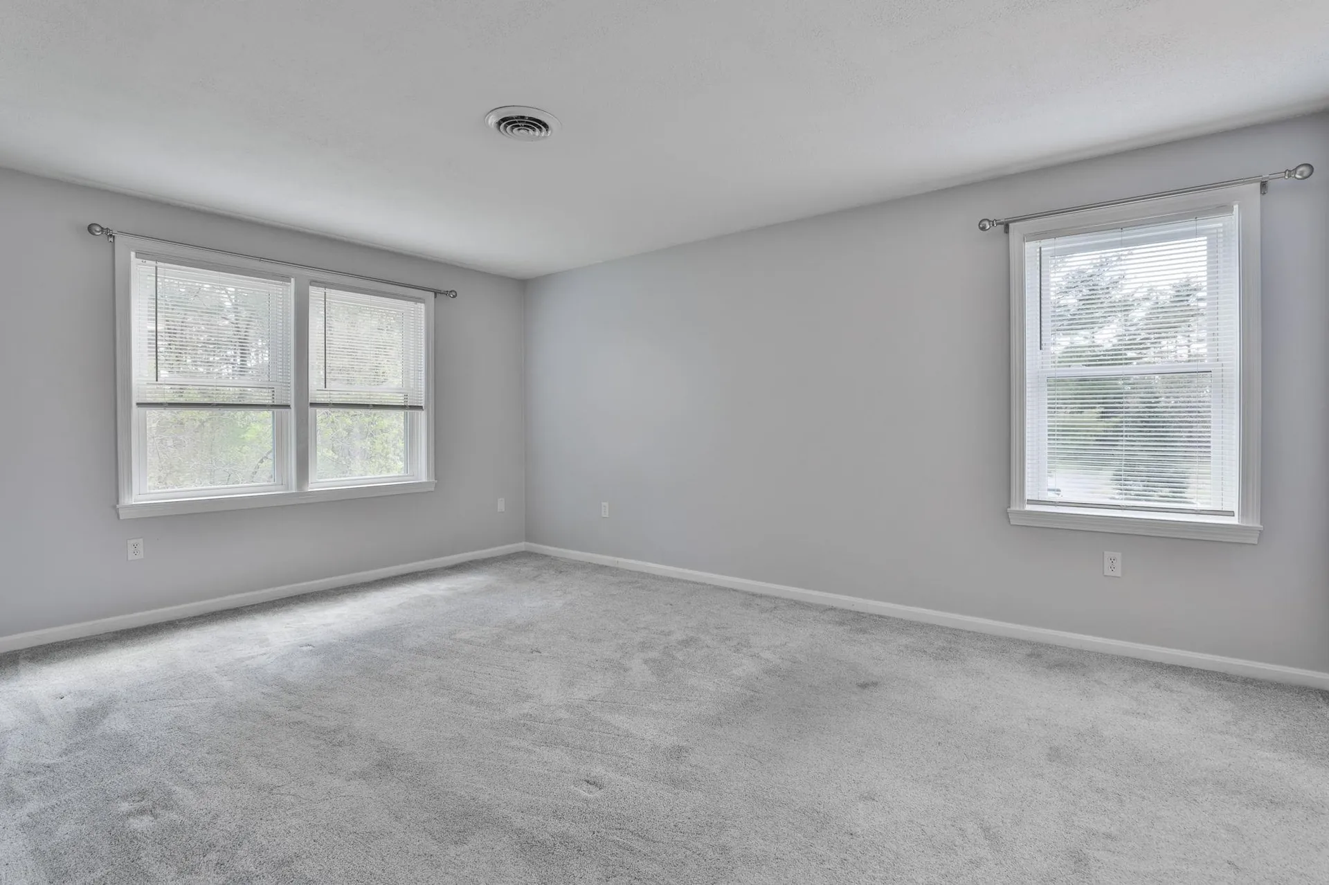 6 Mayfair Lane Nashua NH 03063