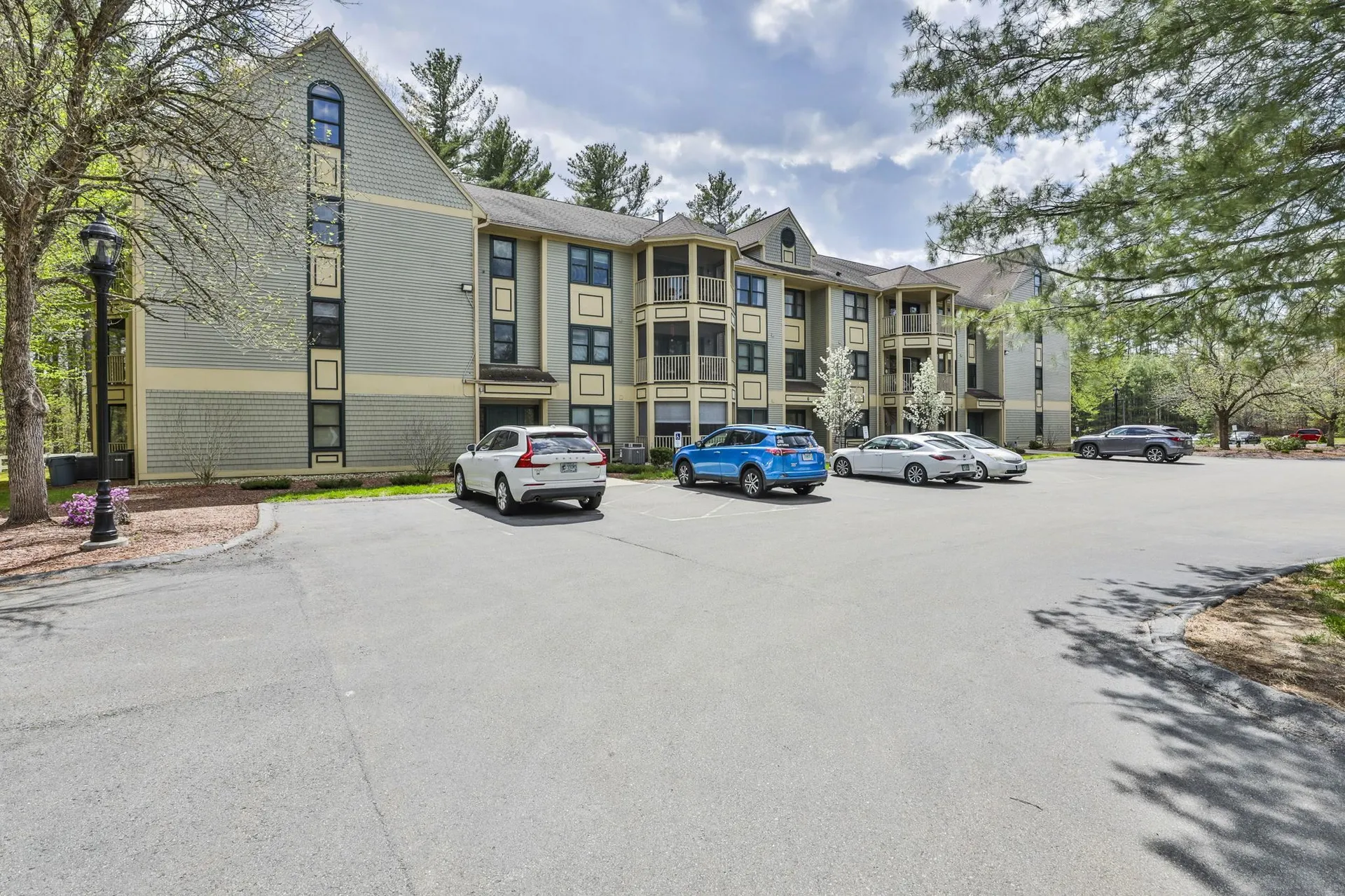 6 Mayfair Lane Nashua NH 03063