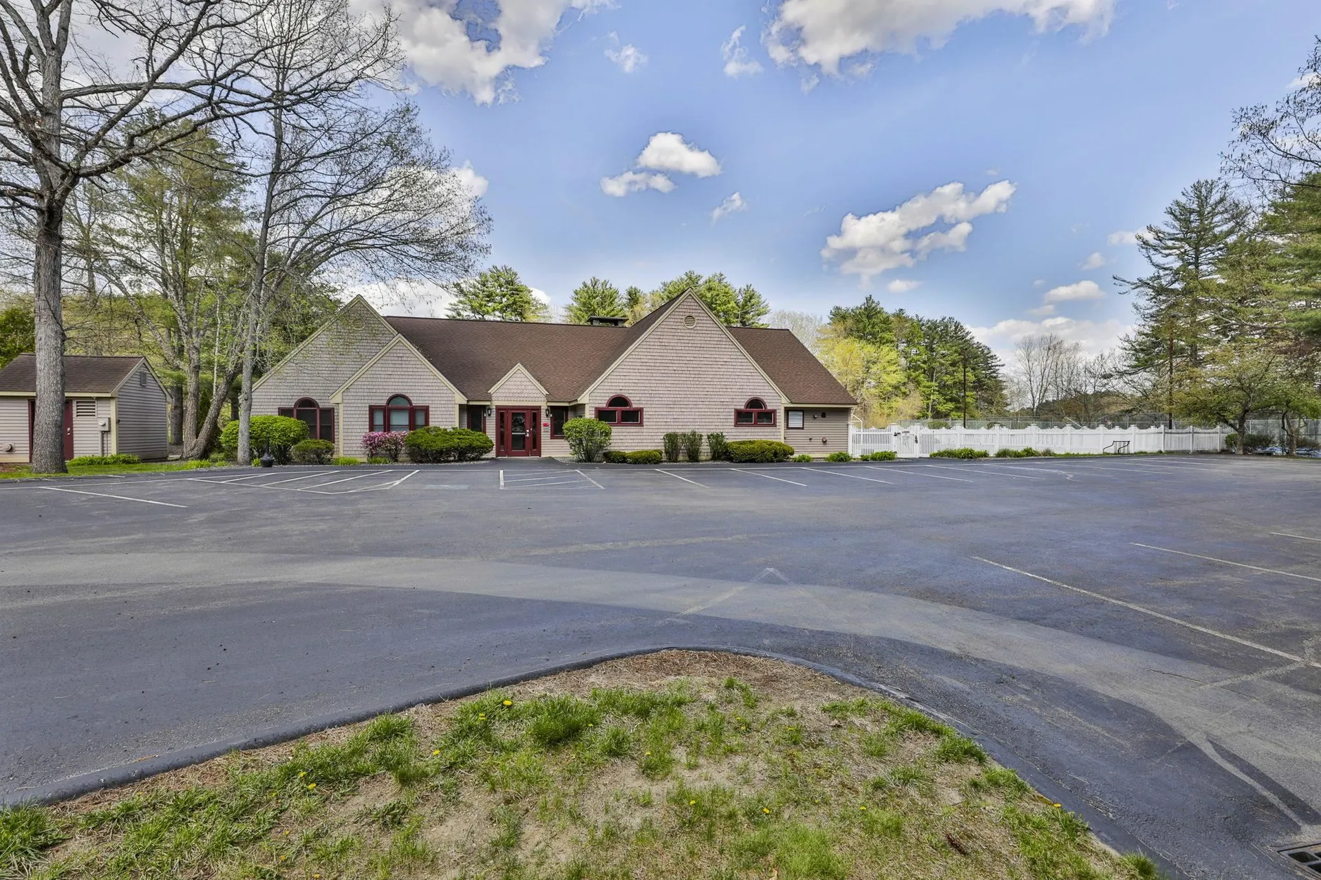 6 Mayfair Lane Nashua NH 03063