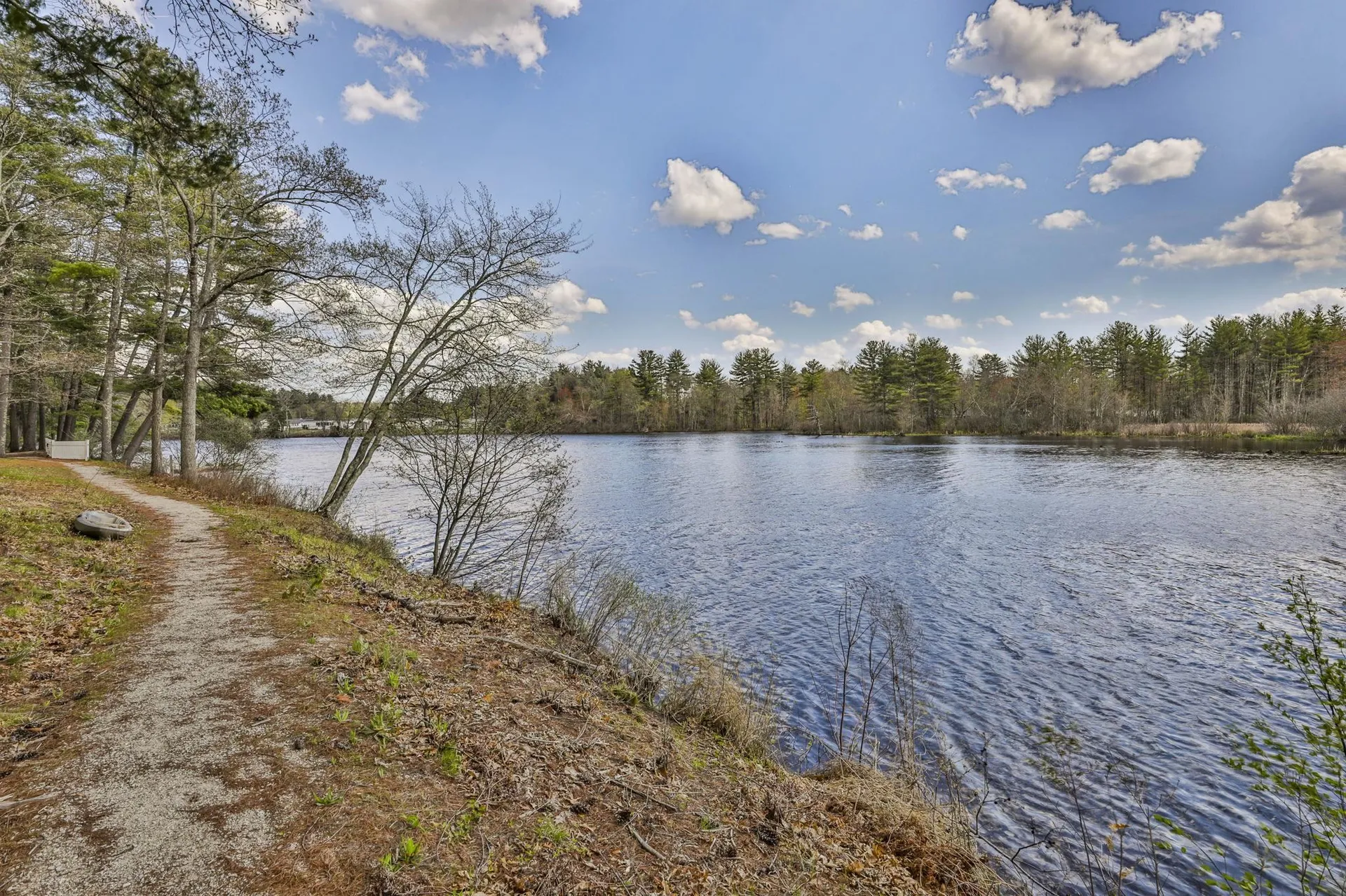 6 Mayfair Lane Nashua NH 03063