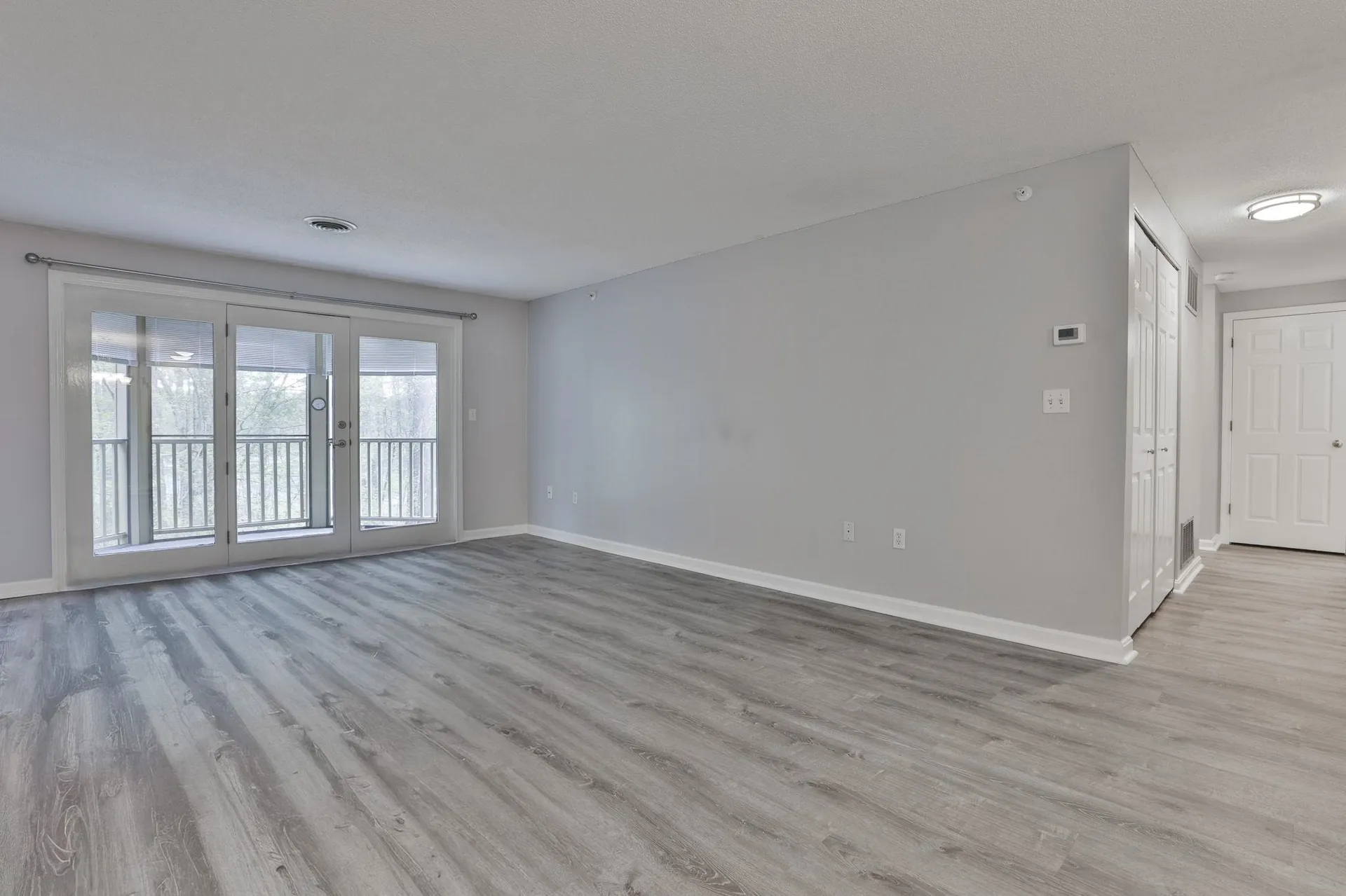 6 Mayfair Lane Nashua NH 03063