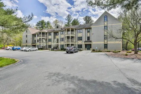 6 Mayfair Lane Nashua NH 03063