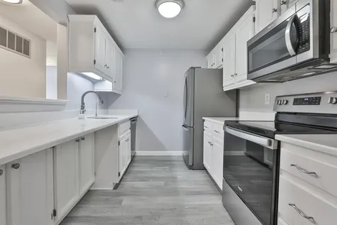 6 Mayfair Lane Nashua NH 03063