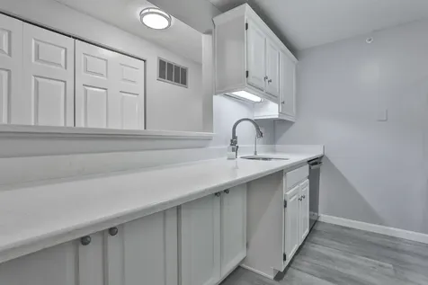 6 Mayfair Lane Nashua NH 03063