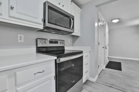 6 Mayfair Lane Nashua NH 03063