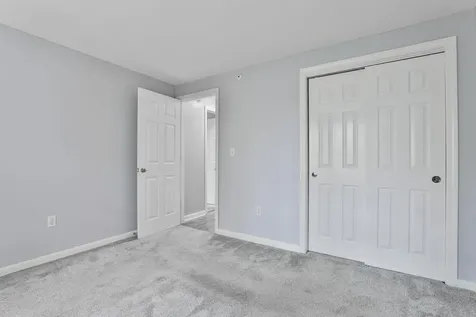 6 Mayfair Lane Nashua NH 03063