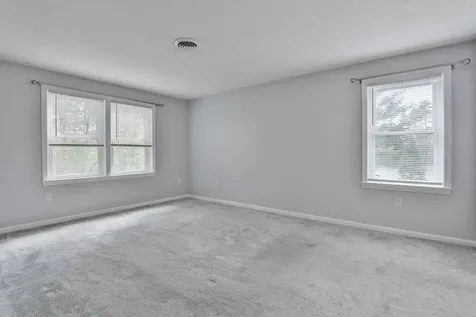 6 Mayfair Lane Nashua NH 03063