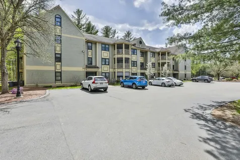 6 Mayfair Lane Nashua NH 03063
