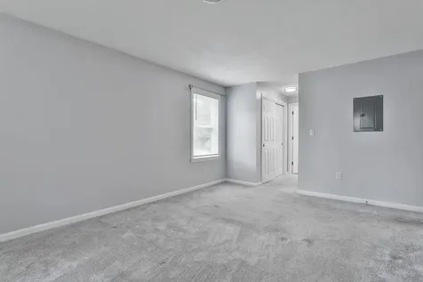 6 Mayfair Lane Nashua NH 03063
