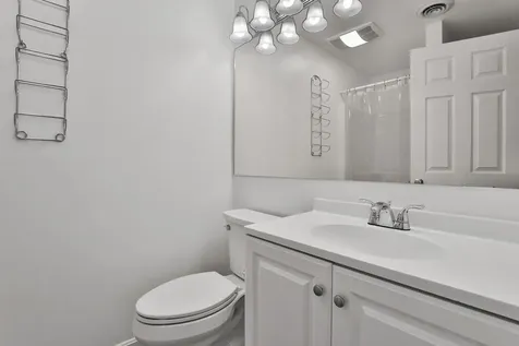 6 Mayfair Lane Nashua NH 03063