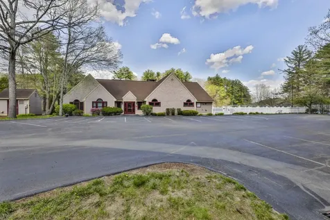 6 Mayfair Lane Nashua NH 03063