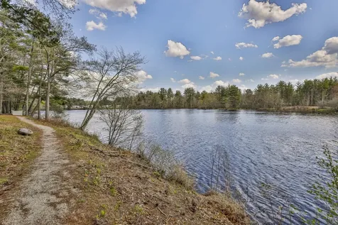 6 Mayfair Lane Nashua NH 03063