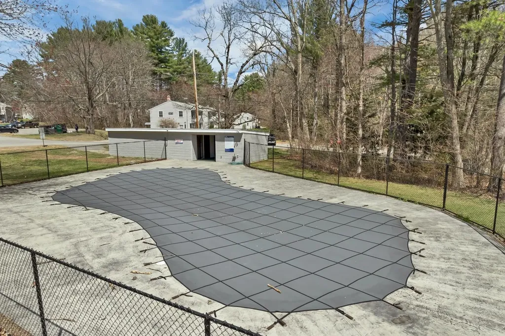 52 Boulder Drive Londonderry NH 03053