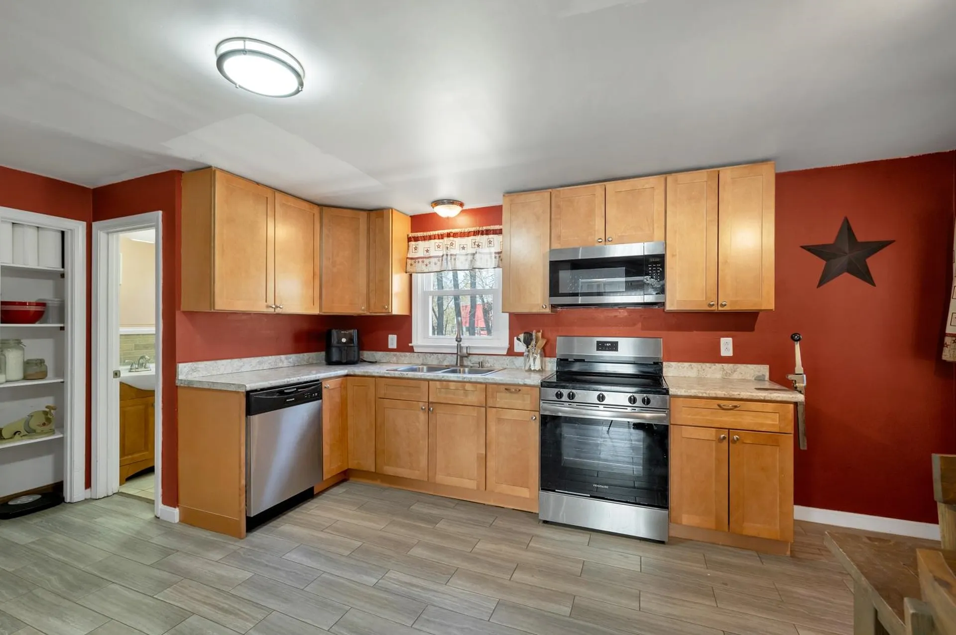52 Boulder Drive Londonderry NH 03053