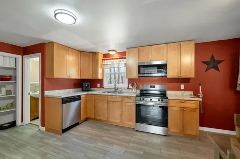 52 Boulder Drive Londonderry NH 03053