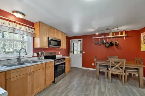 52 Boulder Drive Londonderry NH 03053
