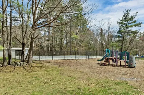 52 Boulder Drive Londonderry NH 03053