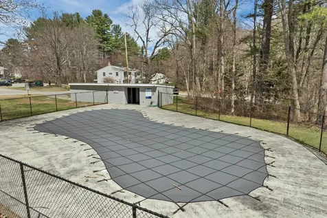 52 Boulder Drive Londonderry NH 03053