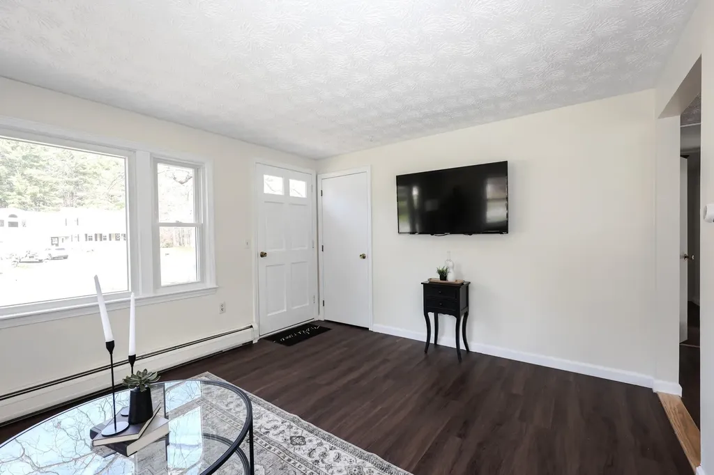 6 Shady Lane Londonderry NH 03053