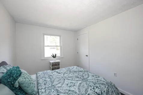 6 Shady Lane Londonderry NH 03053