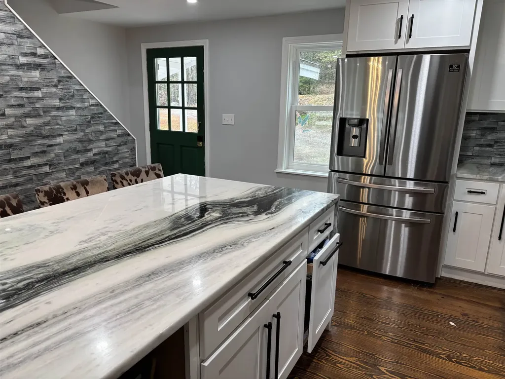 65 Greenleaf Road Sharon NH 03458