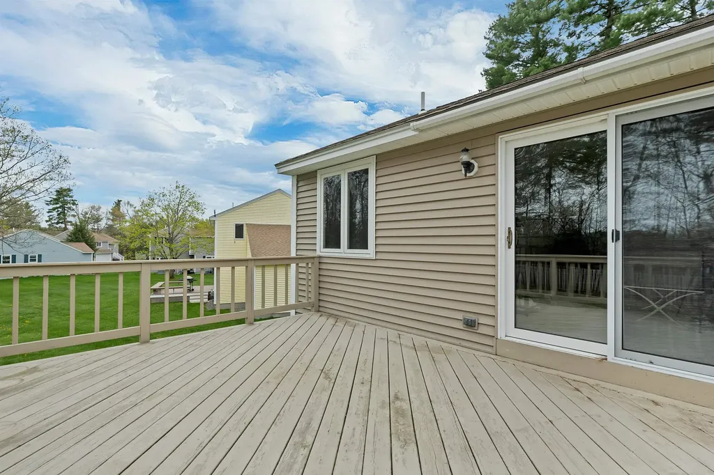 12 Fitzpatrick Circle Nashua NH 03063