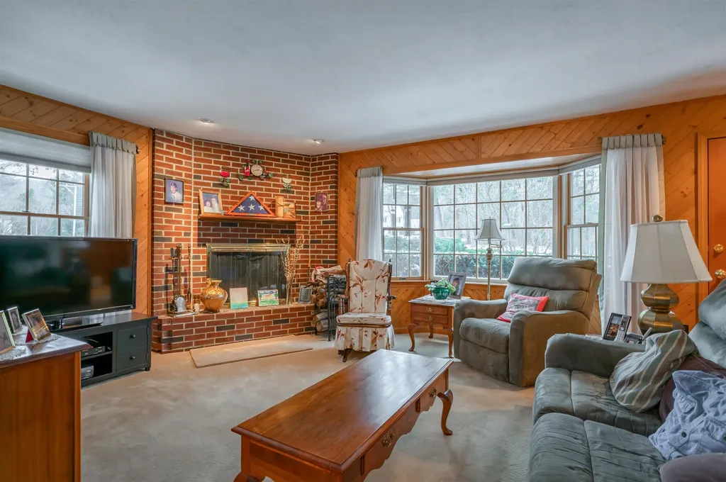 226 Amesbury Road Kensington NH 03833