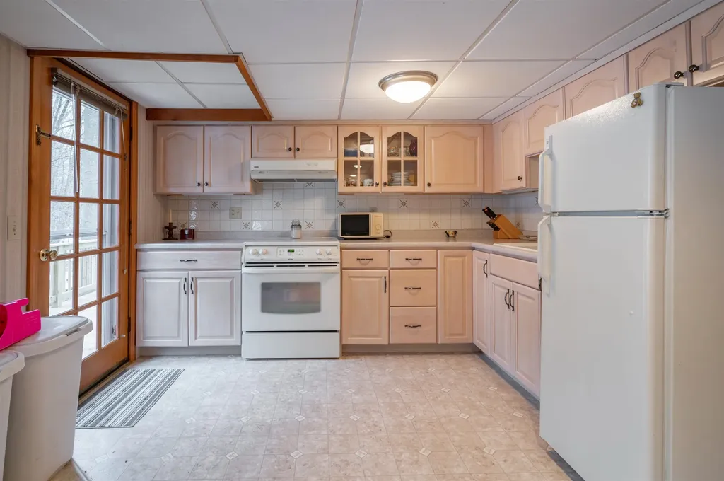 226 Amesbury Road Kensington NH 03833