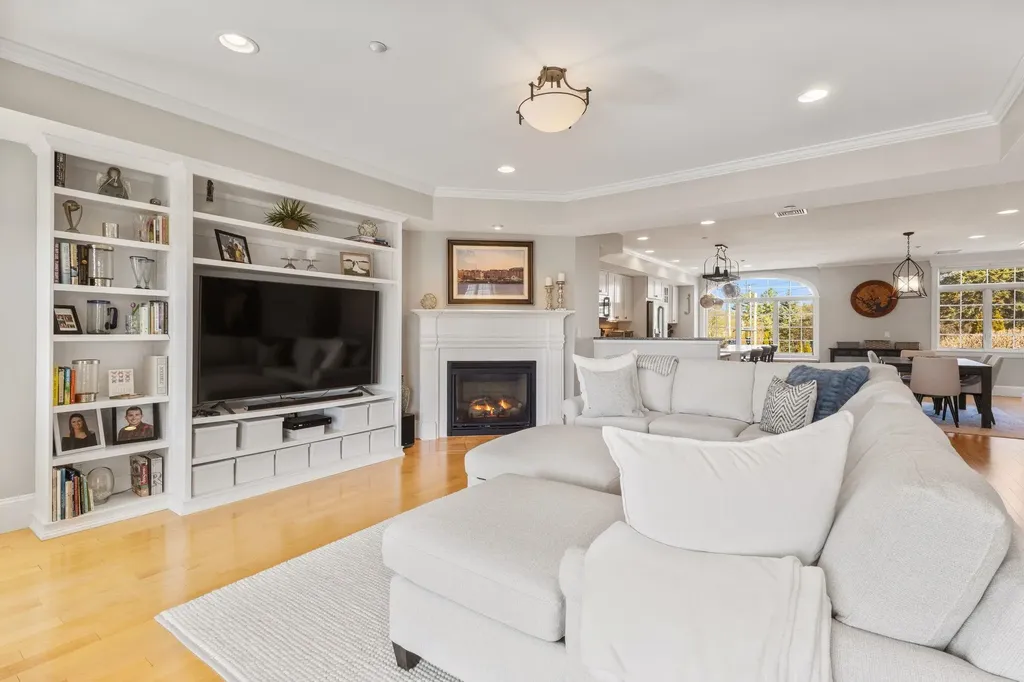 19 Bridge Street Kittery ME 03904