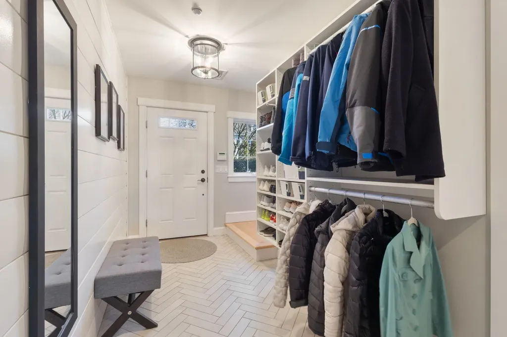 19 Bridge Street Kittery ME 03904