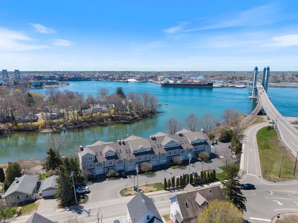 19 Bridge Street Kittery ME 03904