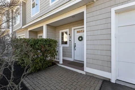 19 Bridge Street Kittery ME 03904