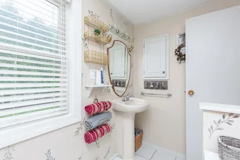 131 Bush Hill Road Pelham NH 03076