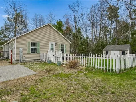 13 Sparrow Drive Barrington NH 03825