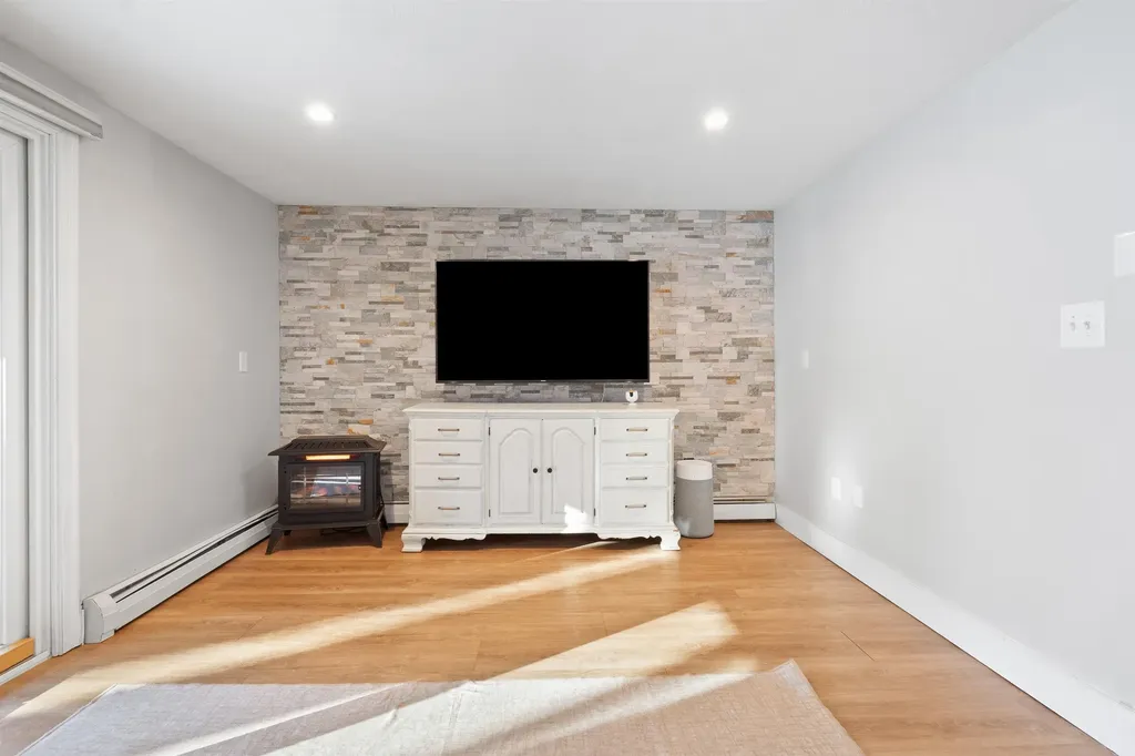 15 Webster Court Merrimack NH 03054