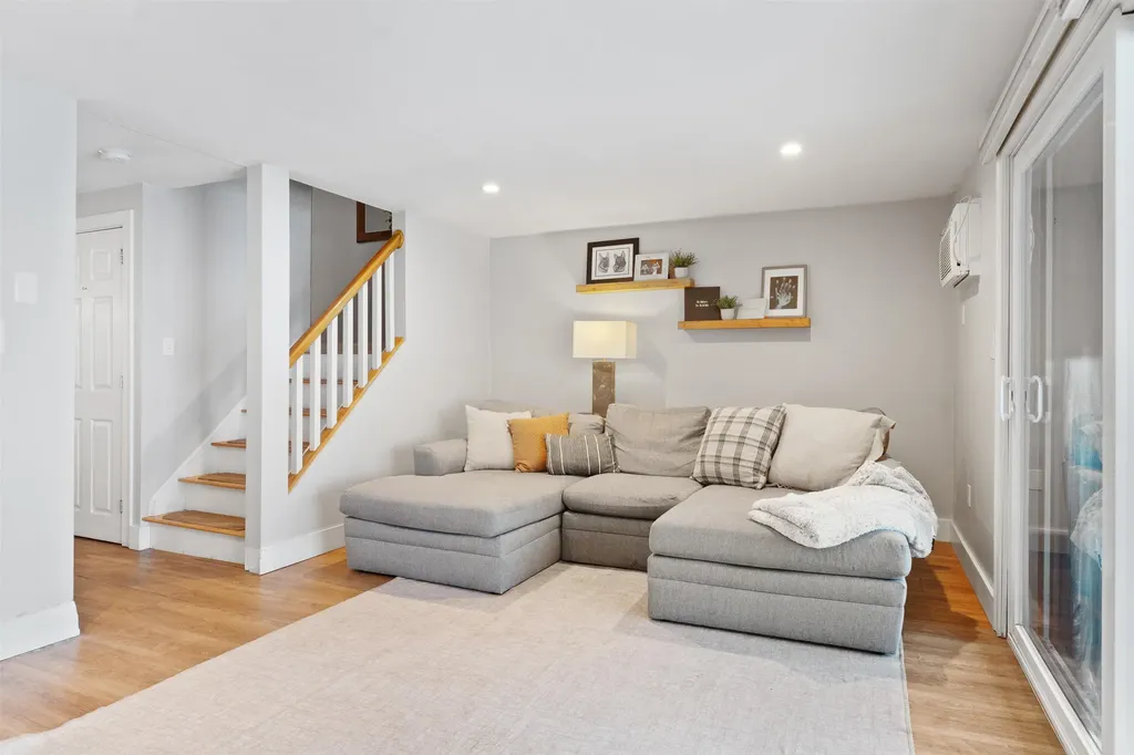 15 Webster Court Merrimack NH 03054