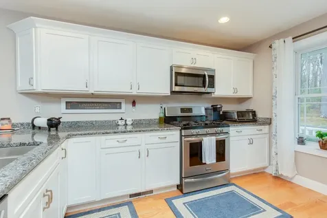4 Sagewood Drive Pelham NH 03076