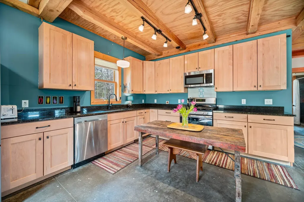 1981 Danville Hill Road Cabot VT 05647