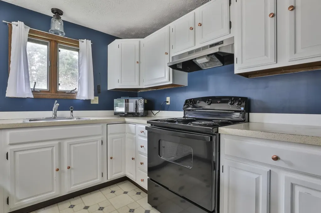 7 Corduroy Road Amherst NH 03031